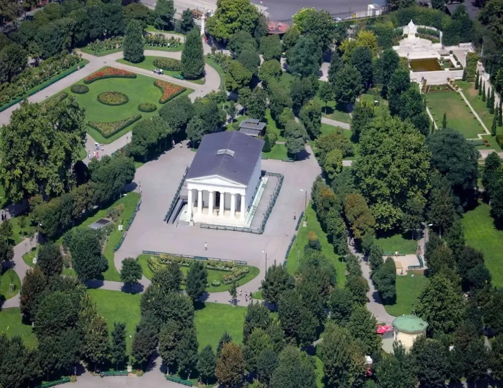 Studio in Vienna Near Museumsquartier