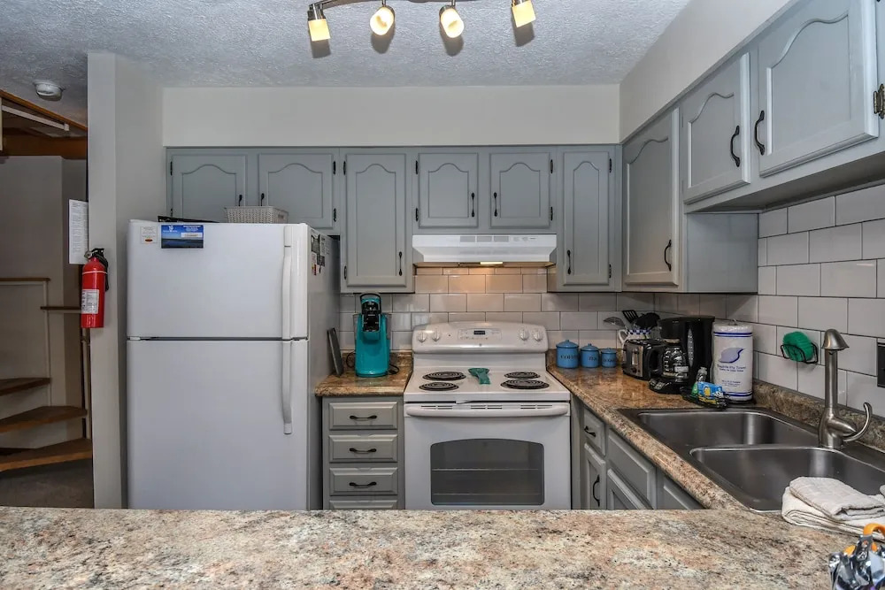 Hartwood Village 3 Bedroom Townhome #05