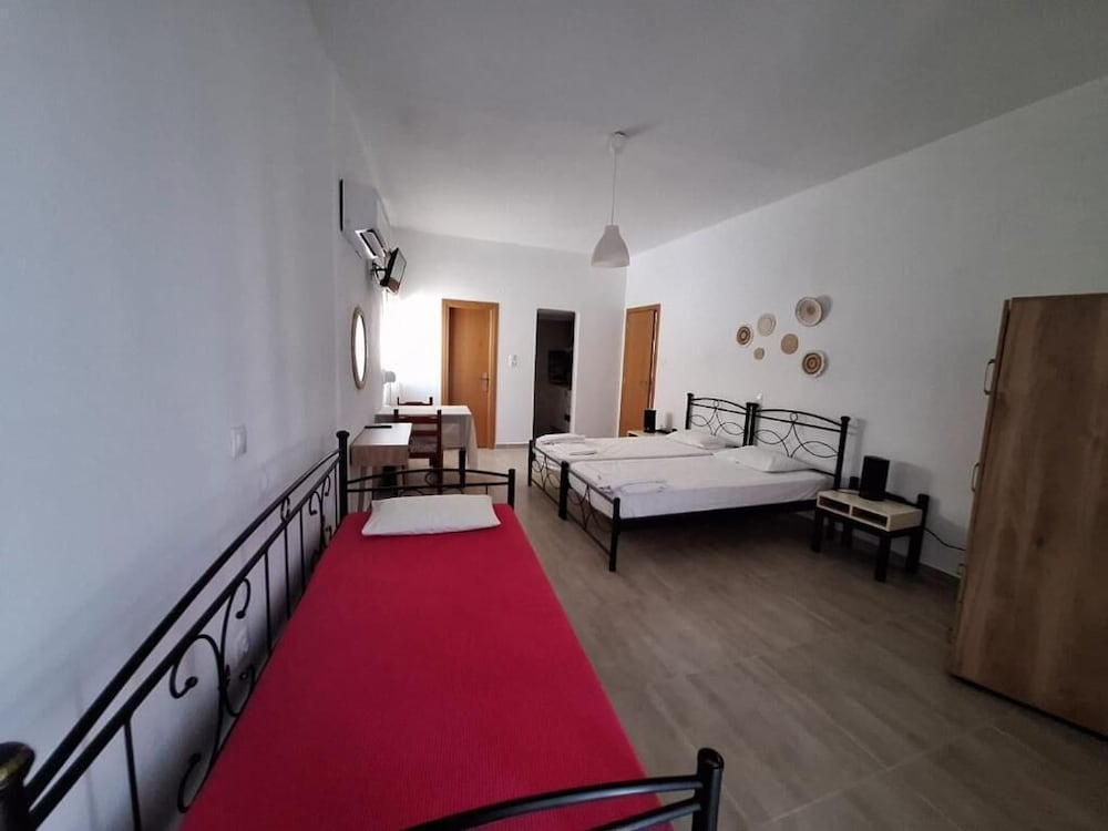 Nikos Hotel