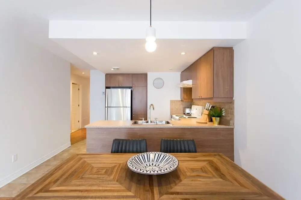 Fresh & Styled 2 Bedroom Apt in Mile End