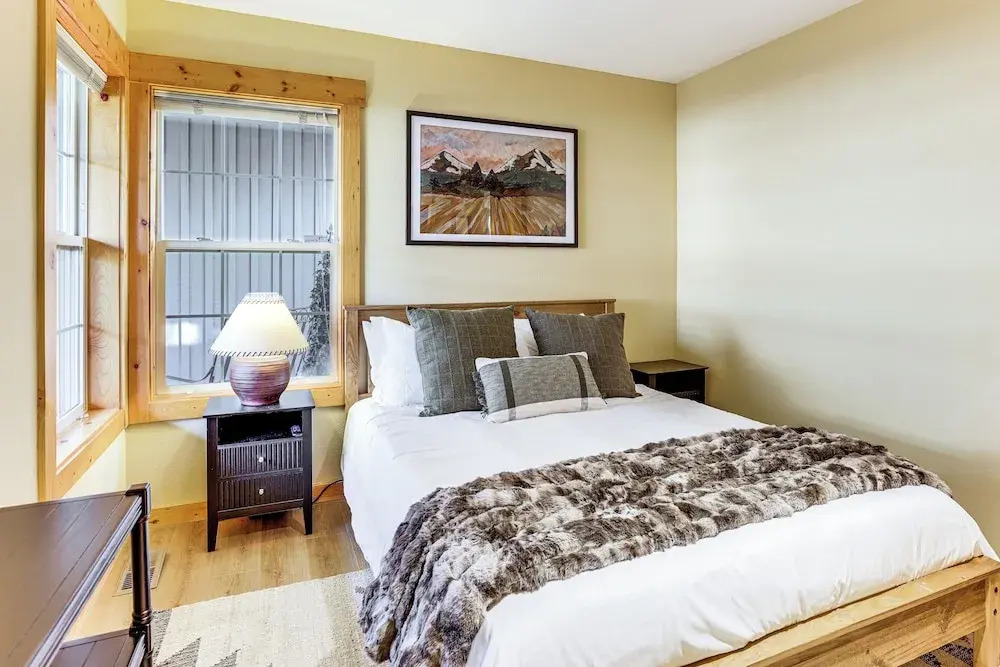 Game Room & 5 Pools: Chalet at Eagle Crest Resort