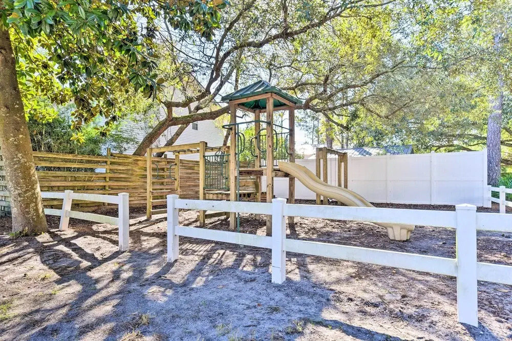 St Simons Island Condo Getaway: 2 Mi to Beach