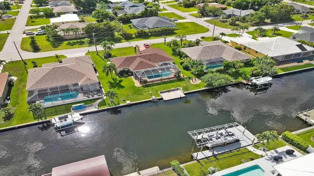 Just Chill Modern Canal Villa w Heated Pool