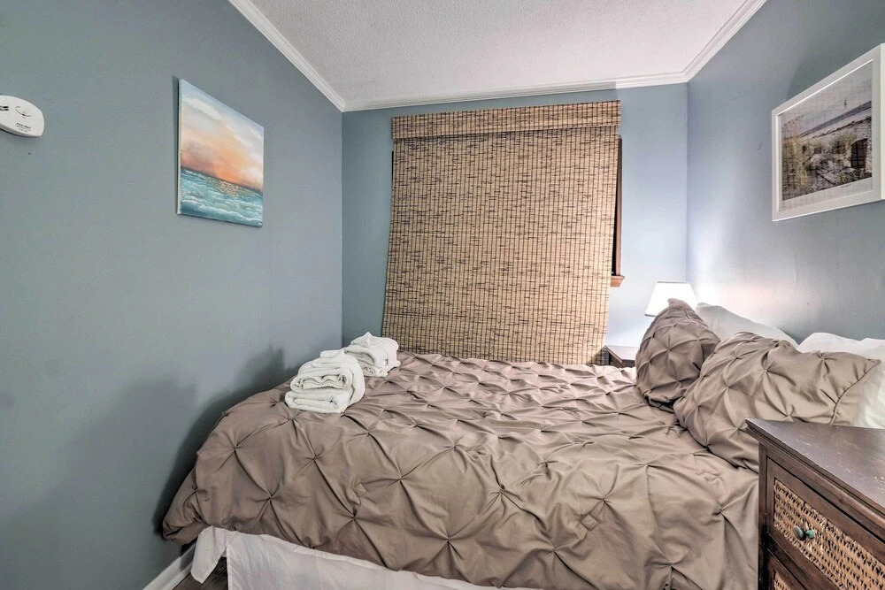 Walk to Folly Field Beach: Condo in Hilton Head!