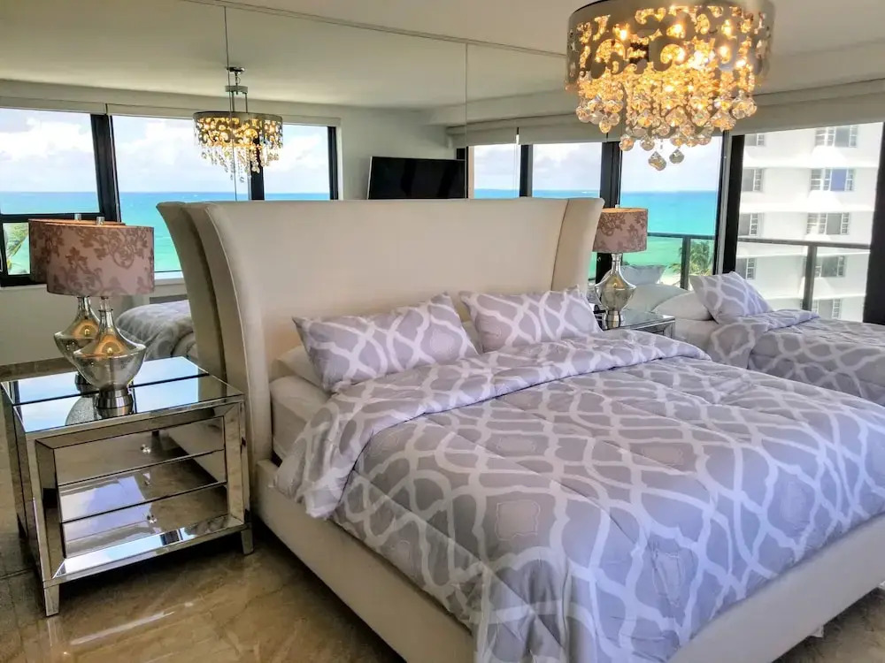Alexander 802 3 Bedroom Apts by RedAwning