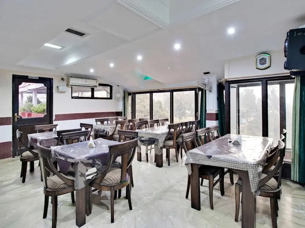 Hotel White House By OYO Rooms