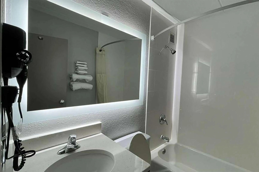 USA Inn and Suites Springfield Ohio