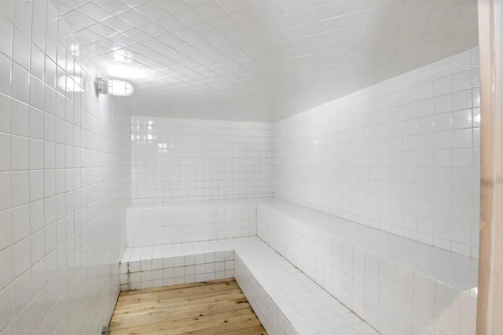 Lakefront Condo Indoor Pool, Sauna, & Pickle Ball