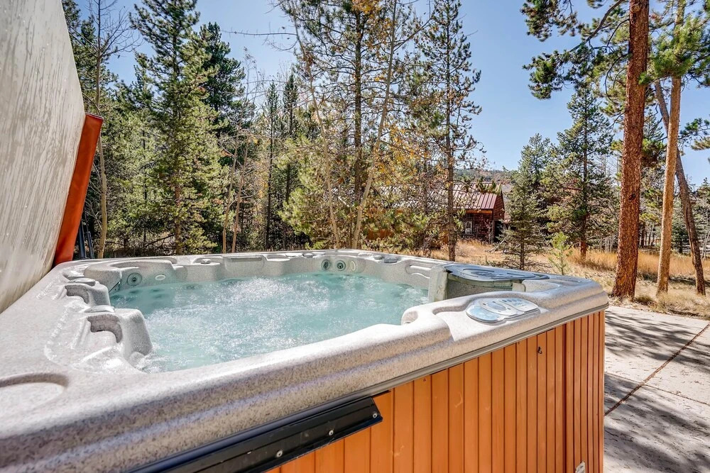 Private Hot Tub & Walking Distance To Gondola-4br Sleeps 14 4 Bedroom Home