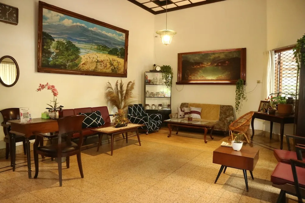 Semeru Hostel Malang - Adults Only