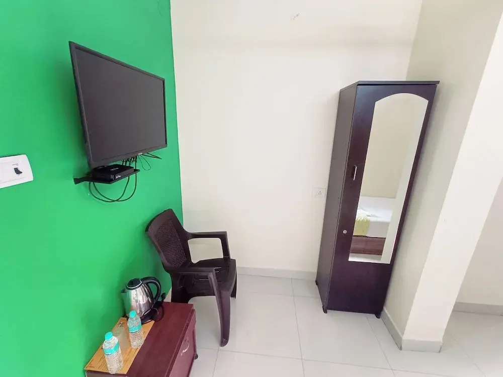 Green Tree Hotel-Near VFS Global and Ramee Mall