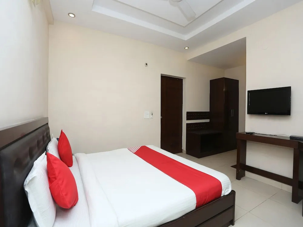 OYO 33385 Hotel Mandakini