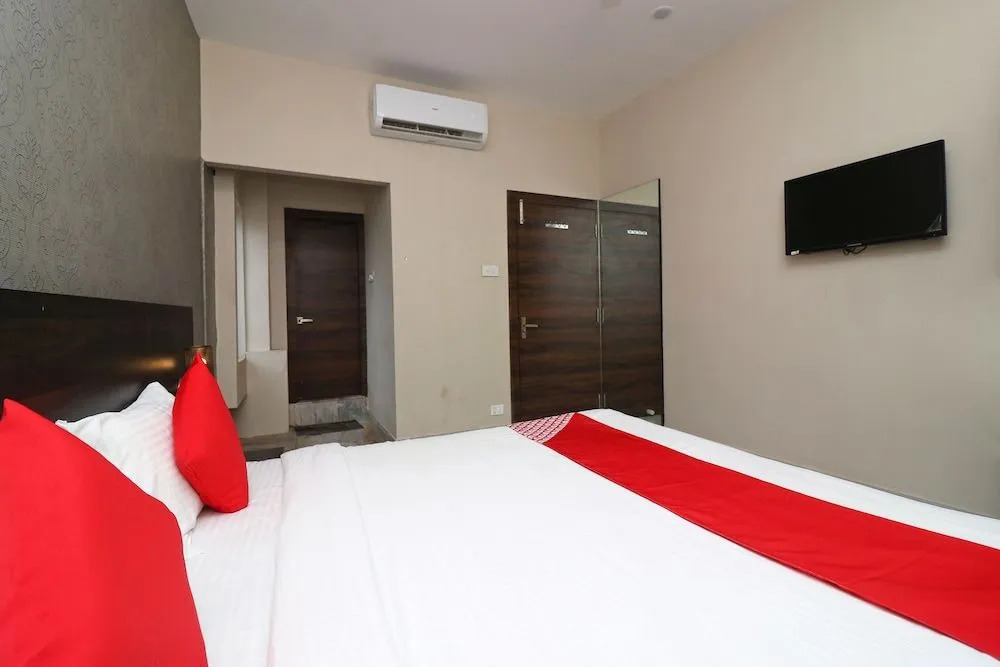 Krishna Plaza by OYO Rooms