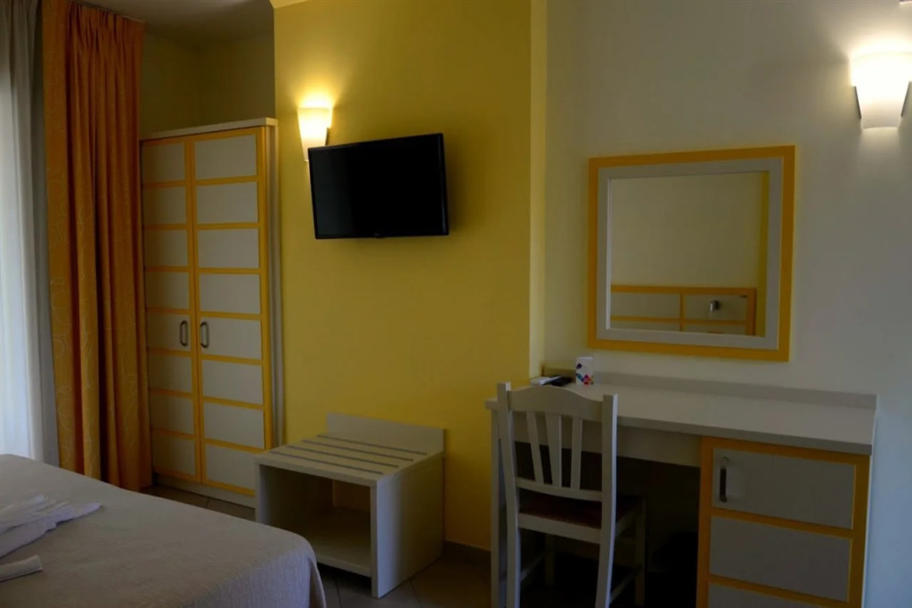 Hotel Baia Di Trainiti