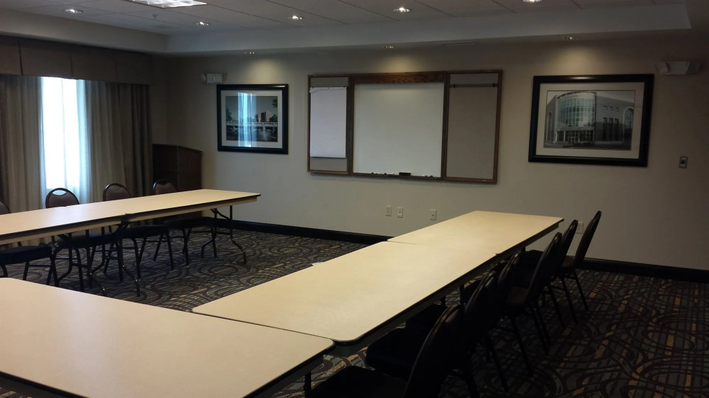 Holiday Inn Express & Suites Emporia Northwest by IHG