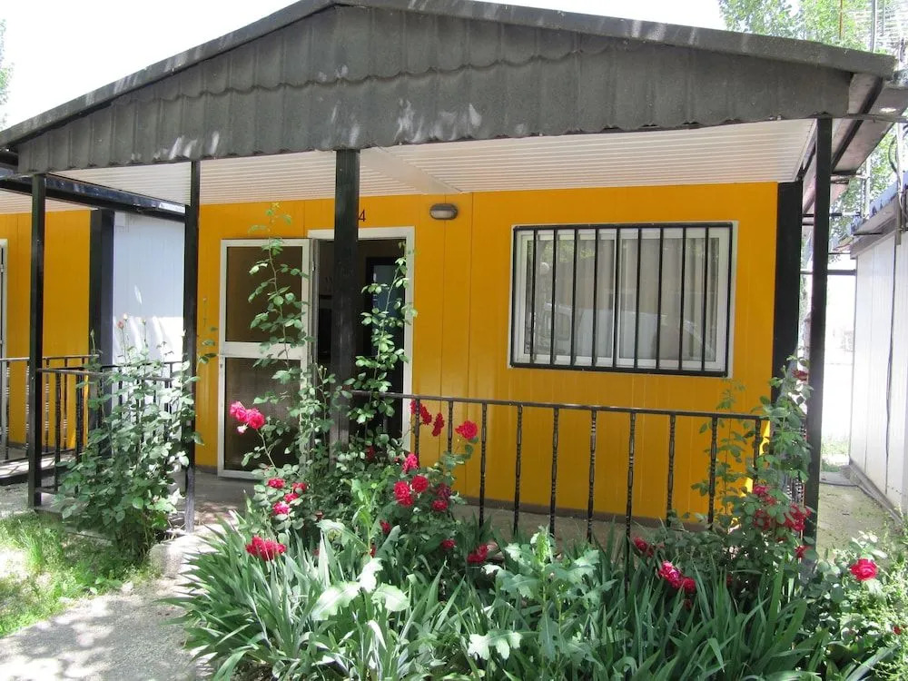 Bungalows Camping Alpha Madrid