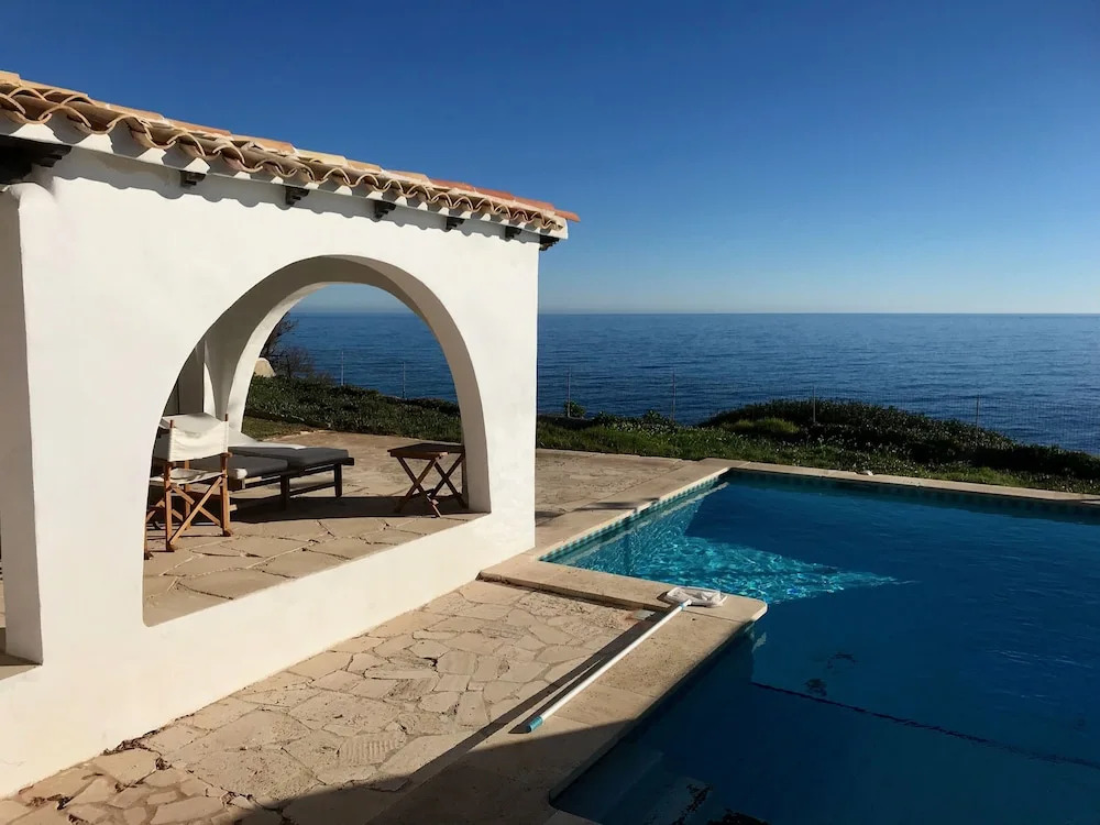 Villa en Cala Serena en primera linea de mar