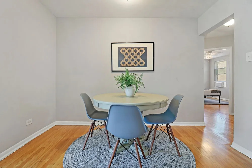 2BR Modern & Comfy Apt in Rogers Park