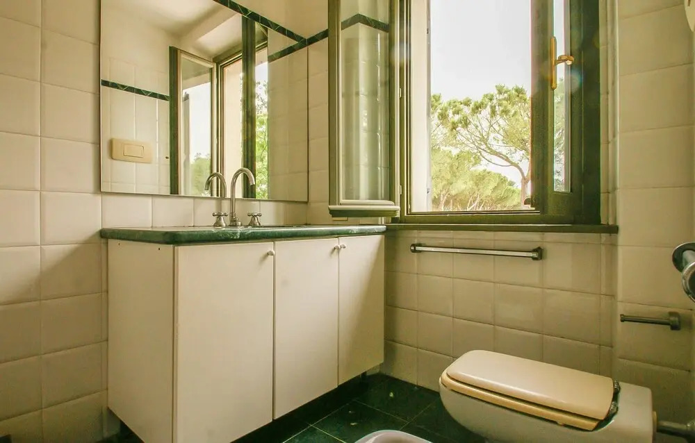 Stunning Apartment in Pesaro With Wifi and 6 Bedrooms