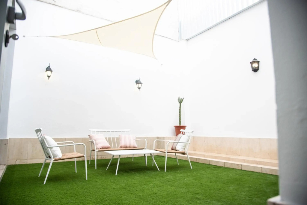Charming 2 Bedroom Apartment with Private Roof-Top in the Heart of Seville