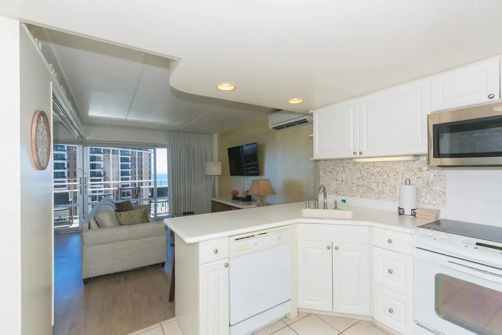 Ilikai Tower One Bedroom Lagoon View Waikiki Condos with Lanai & Free Wifi