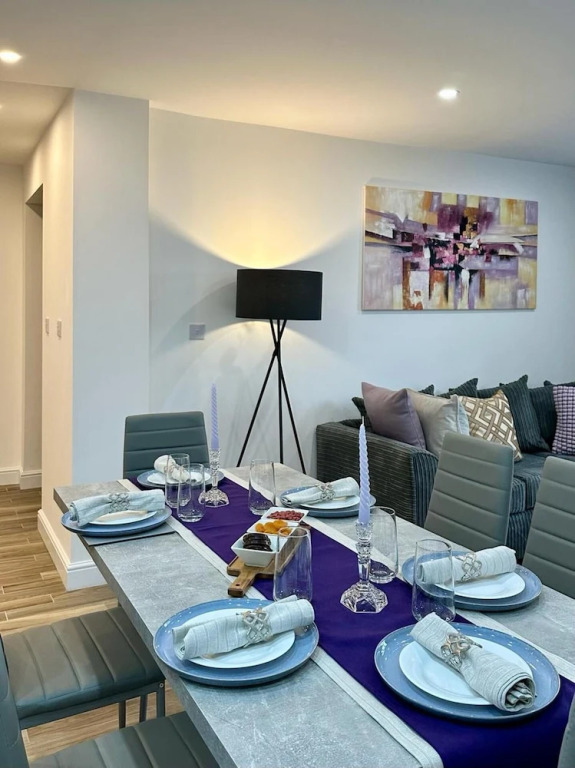 House in Croydon Welcomes you to Comfort and Style