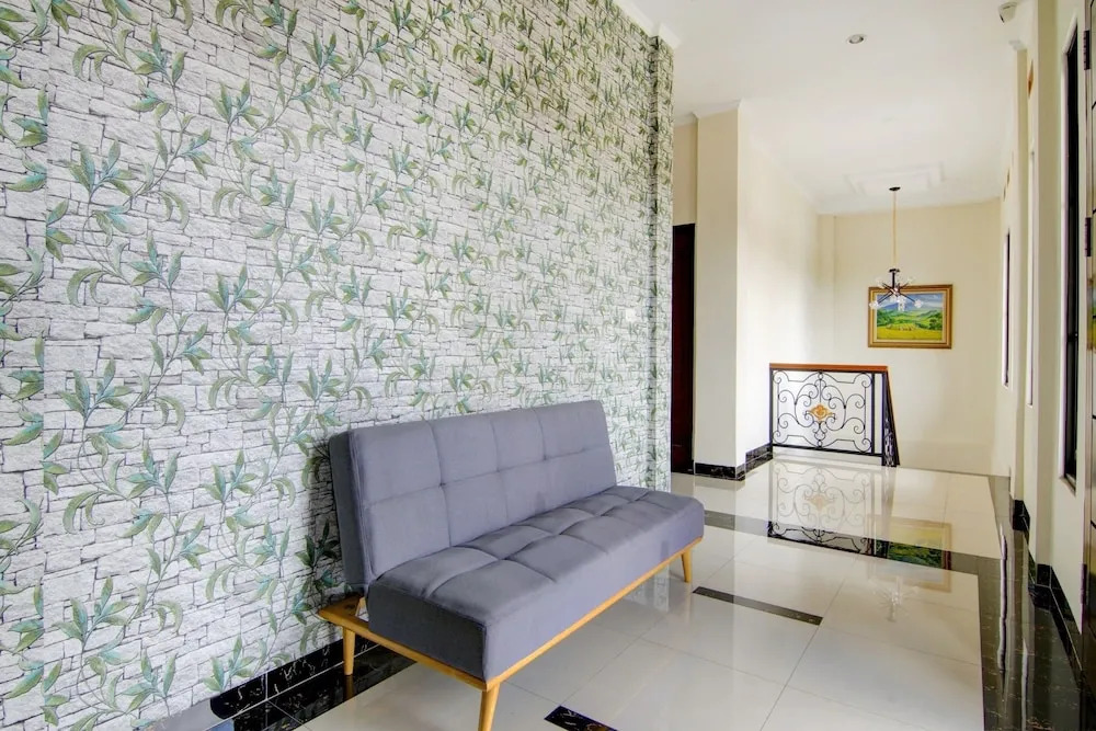 The Shine Residence by OYO Rooms