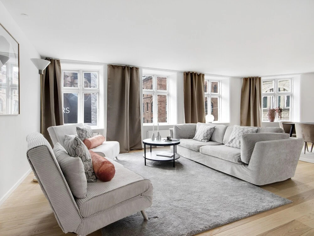 Regent 1 - Lovely 2-bdr Apt w Terrace
