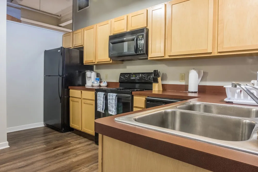 Bright Apartments on Allegheny River