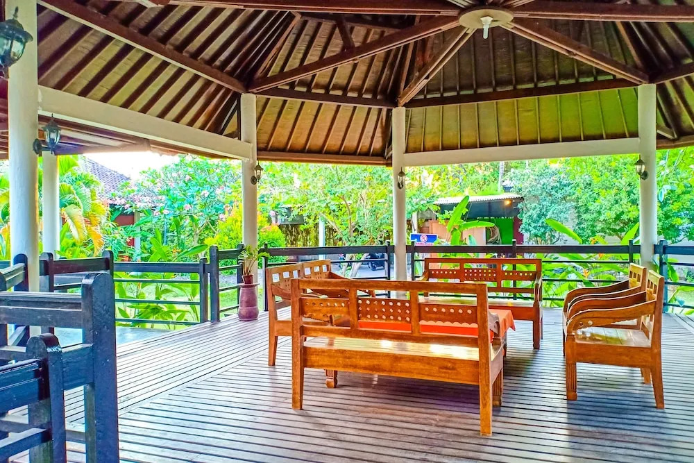 OYO 1508 Mascot Beach Hotel