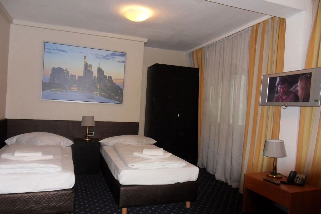 Carlton Hotel
