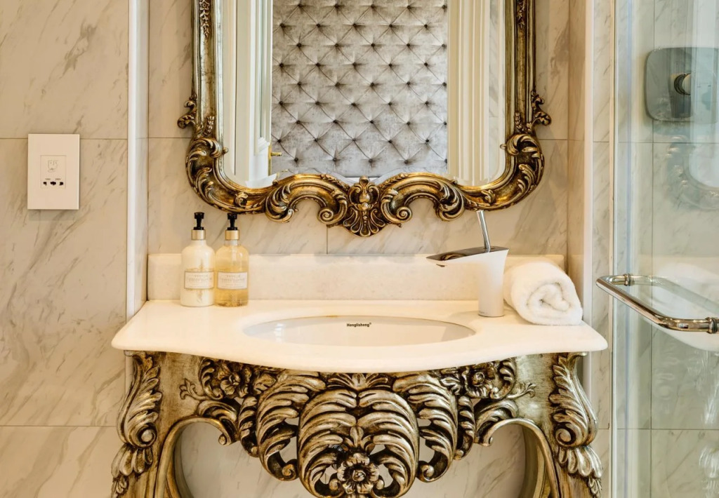Versailles Luxury Apartments and Suites