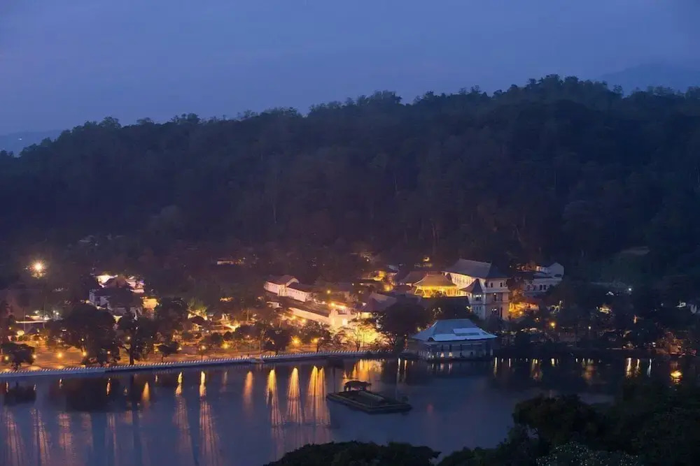 360 Lake View Hotel