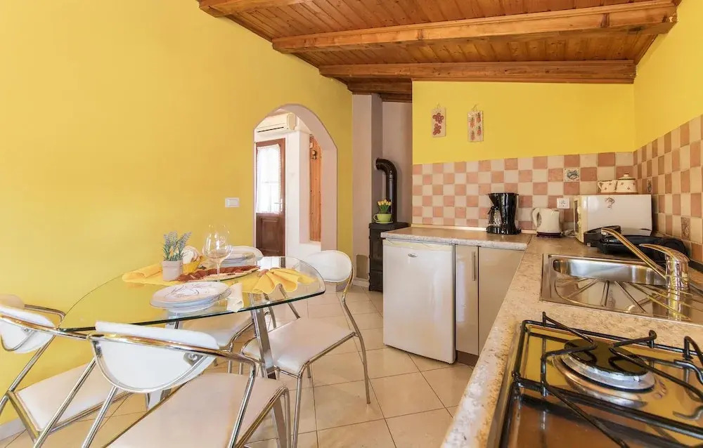 Stunning Apartment in Valtura With 1 Bedrooms
