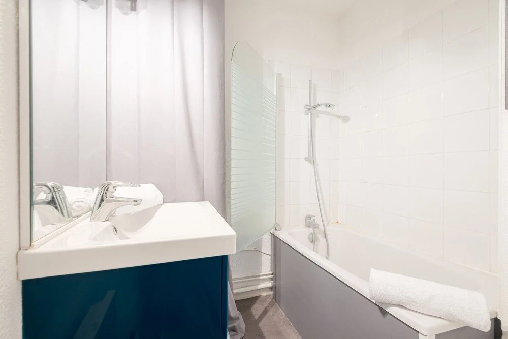 Studio With a Courtyard Place Gambetta