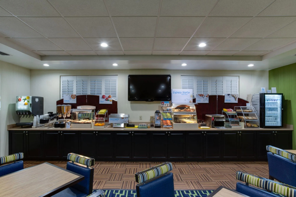Holiday Inn Express & Suites Plant City by IHG