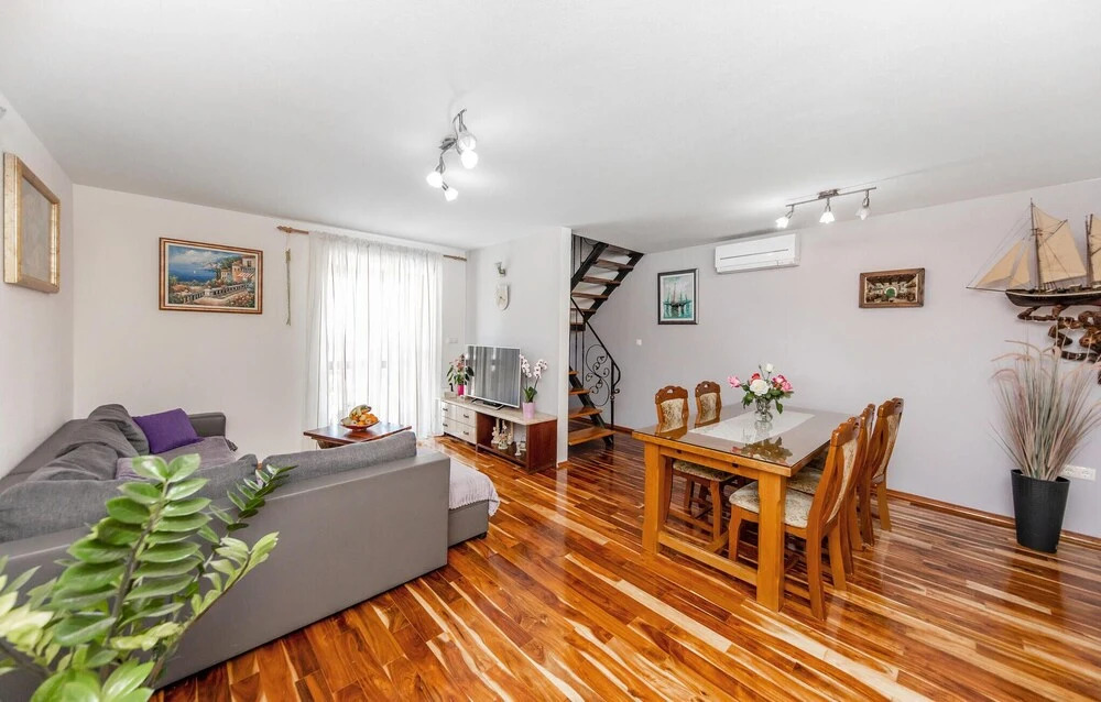 Amazing Home In Seget Donji With Wifi