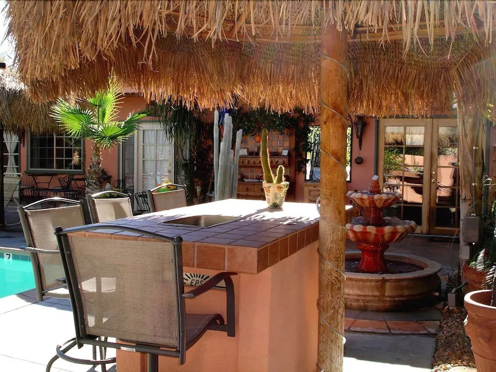 Coyote Inn - 21 and Over - A Town & Desert Boutique Hotel