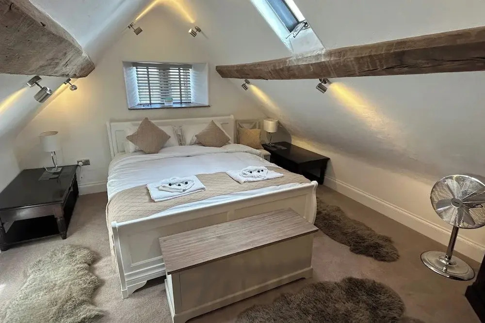 Farmhouse - Sleeps 6 - Near Alton Towers - Parking