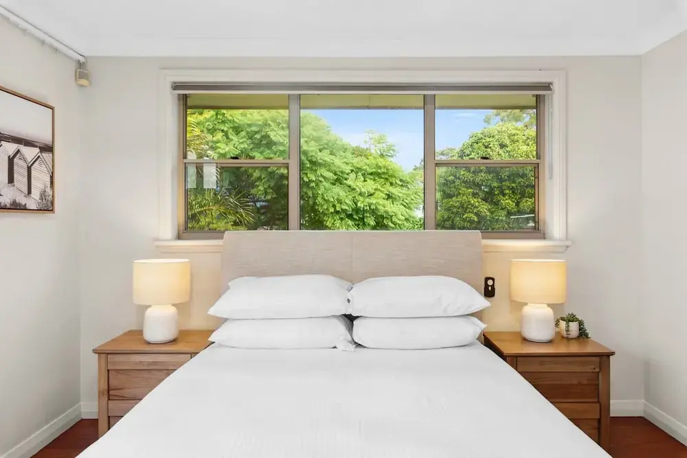 Modern 3-bed With Pool & Water Views by Beach