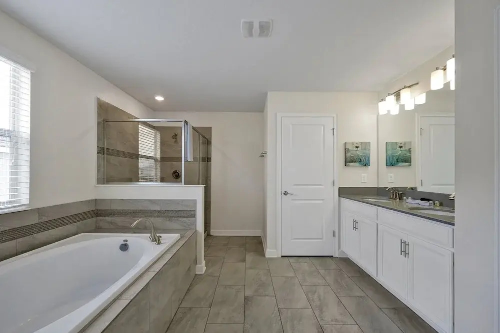 1674 Moon Valley DR, Davenport, 6bed