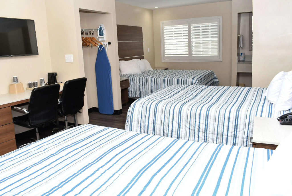Travelodge by Wyndham Long Beach Convention Center