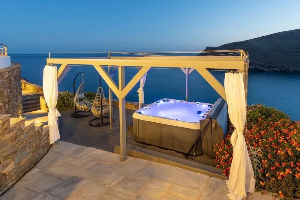 Inviting 8-bed Villa in Ermoupoli - Villa Blueros