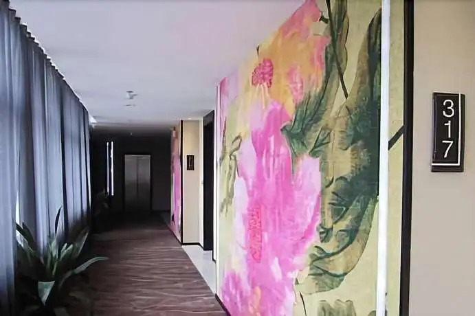 Xinxiang Bowei Style Hotel Peace Road