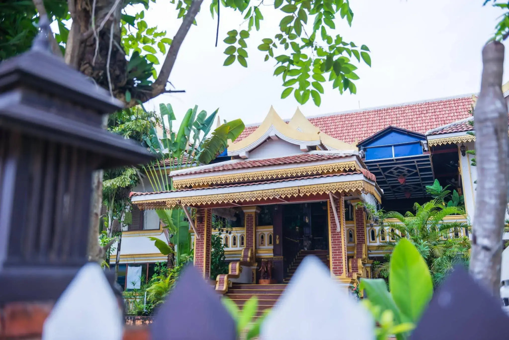E-Outfitting Vang Thong Hotel