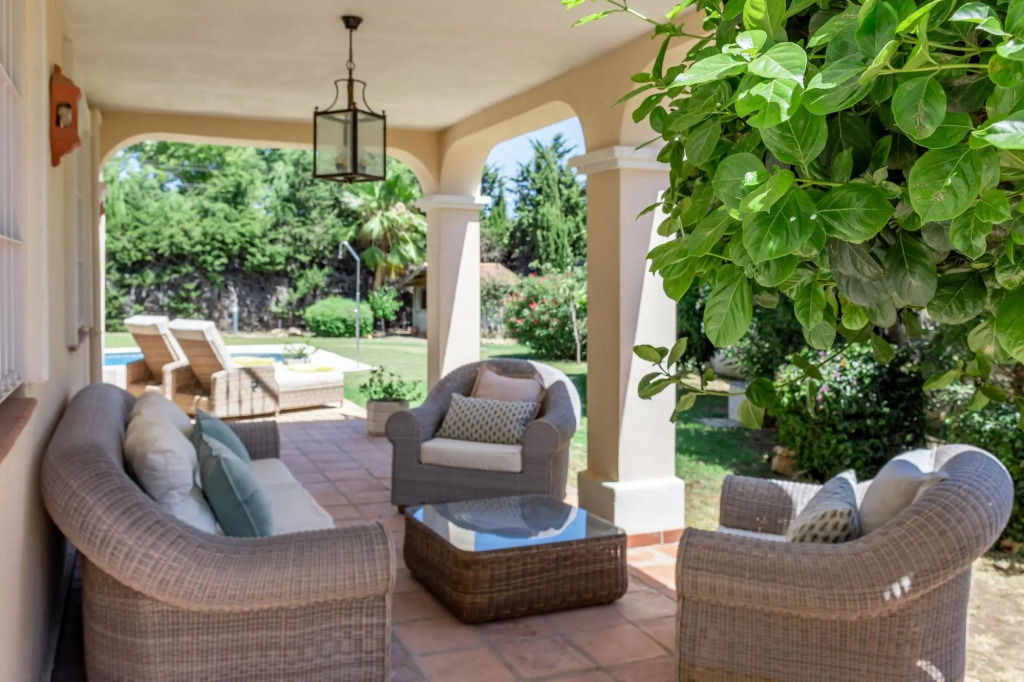CLN- Spacious 6 bedroom villa next to beach