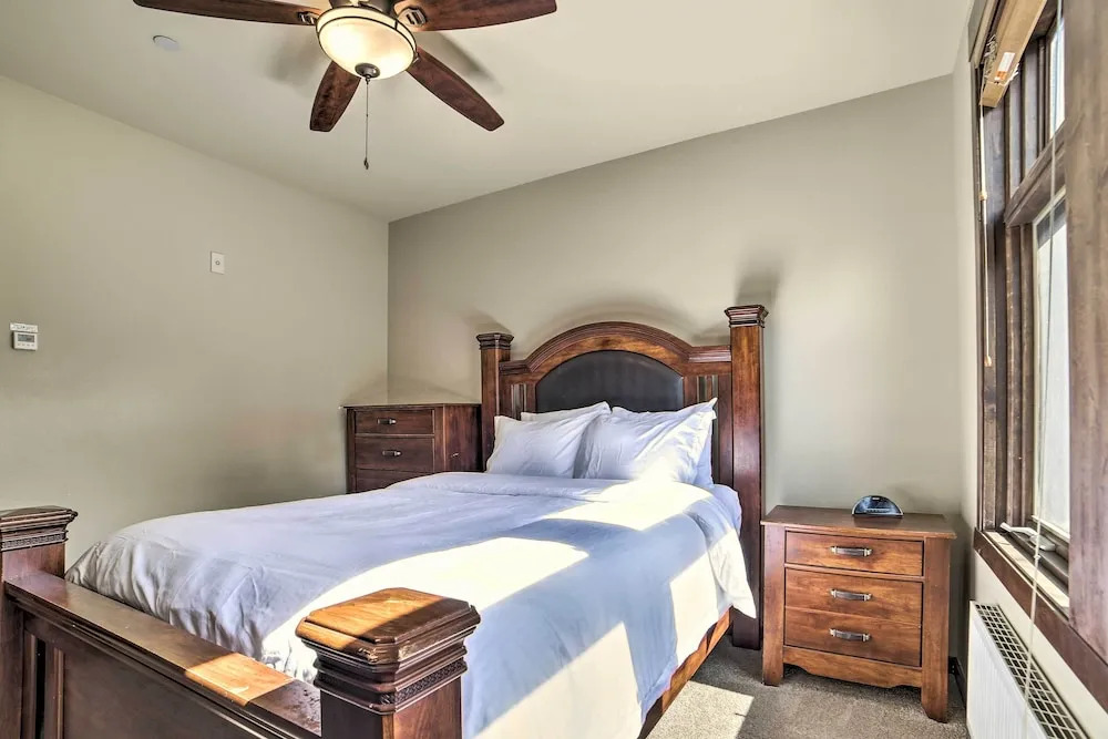 Modern Mammoth Lakes Condo: Ski, Hike, & More!