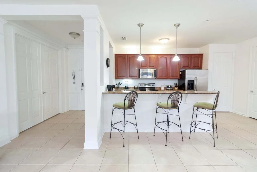Condo 5min-universal Spacious Condo Vc101