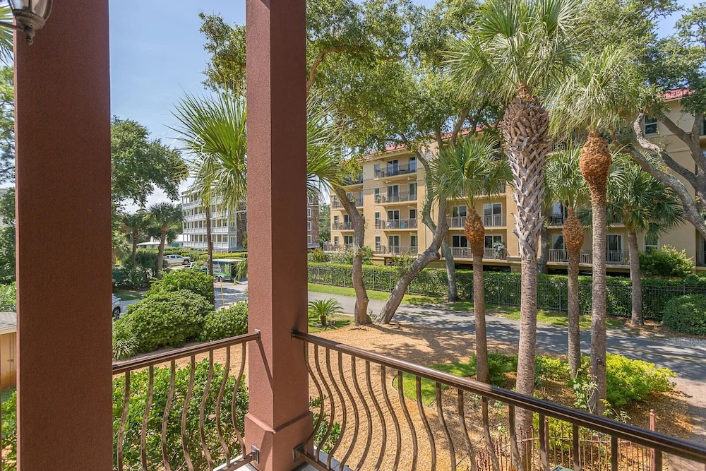 762 Oglethorpe Avenue by Hodnett Cooper
