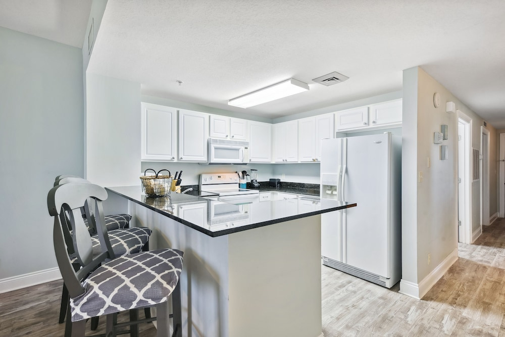 Calypso Beach Resort & Towers by Panhandle Getaways